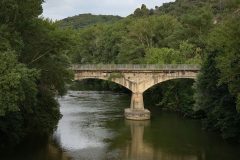 The old bridge as seen from the new Pont de Pomas sur l'Aude